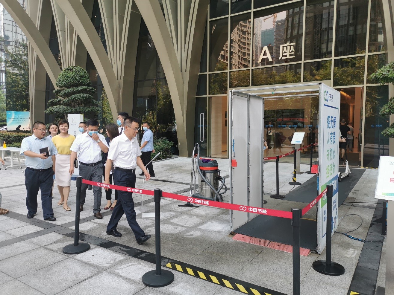 成都高新區(qū)桂溪街道黨工委巫全根書記一行蒞臨成都節(jié)能大廈走訪調(diào)研